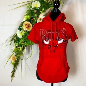 Chicago Bulls tshirt hoodie Sz. Small